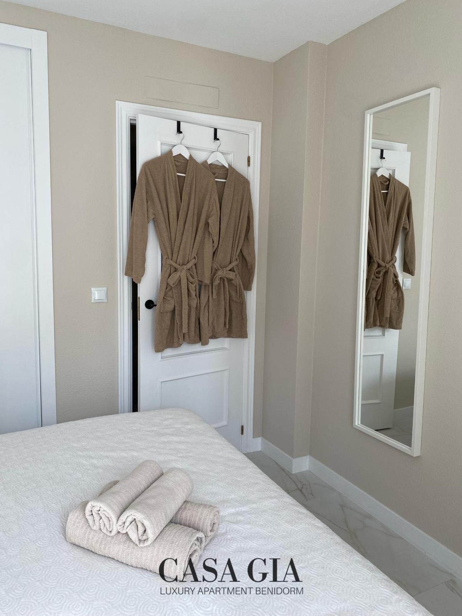 Casa Gia L Luxury Apartment Бенидорм Екстериор снимка
