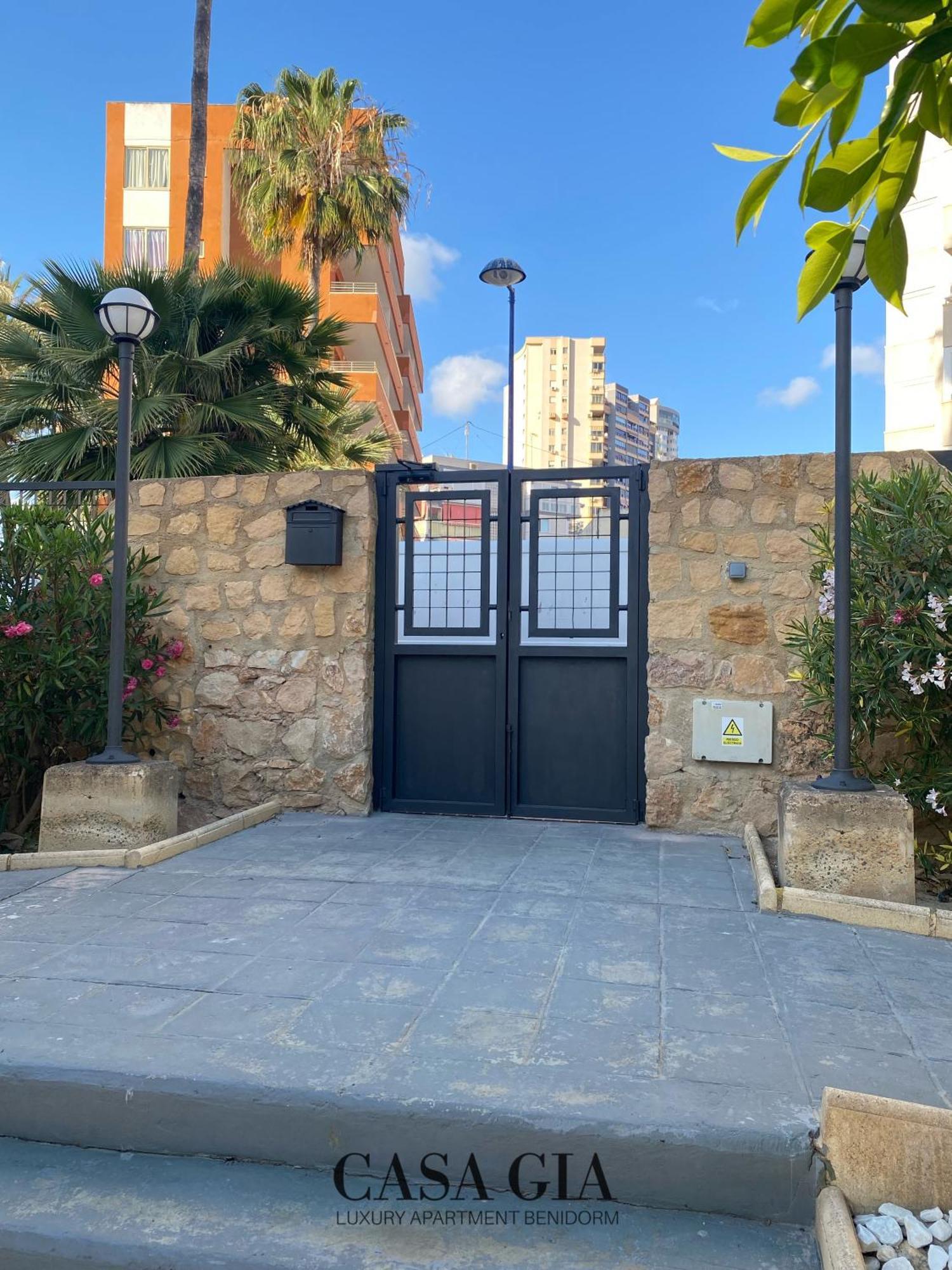 Casa Gia L Luxury Apartment Бенидорм Екстериор снимка